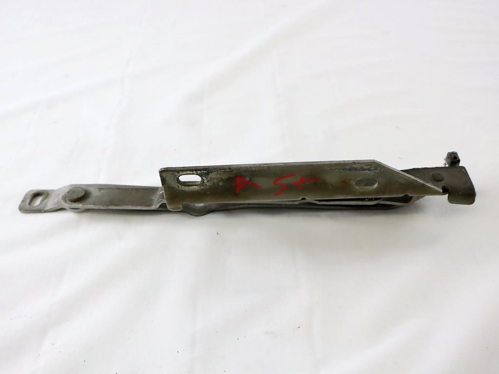PANTI POKROVA MOTORJA OEM N. A6387500251 ORIGINAL REZERVNI DEL MERCEDES CLASSE V / VITO W638 (01/1999 - 12/2003) DIESEL LETNIK 2000