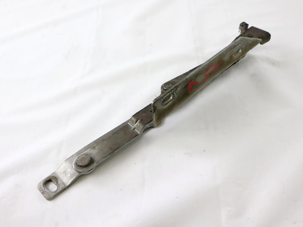 PANTI POKROVA MOTORJA OEM N. A6387500251 ORIGINAL REZERVNI DEL MERCEDES CLASSE V / VITO W638 (01/1999 - 12/2003) DIESEL LETNIK 2000