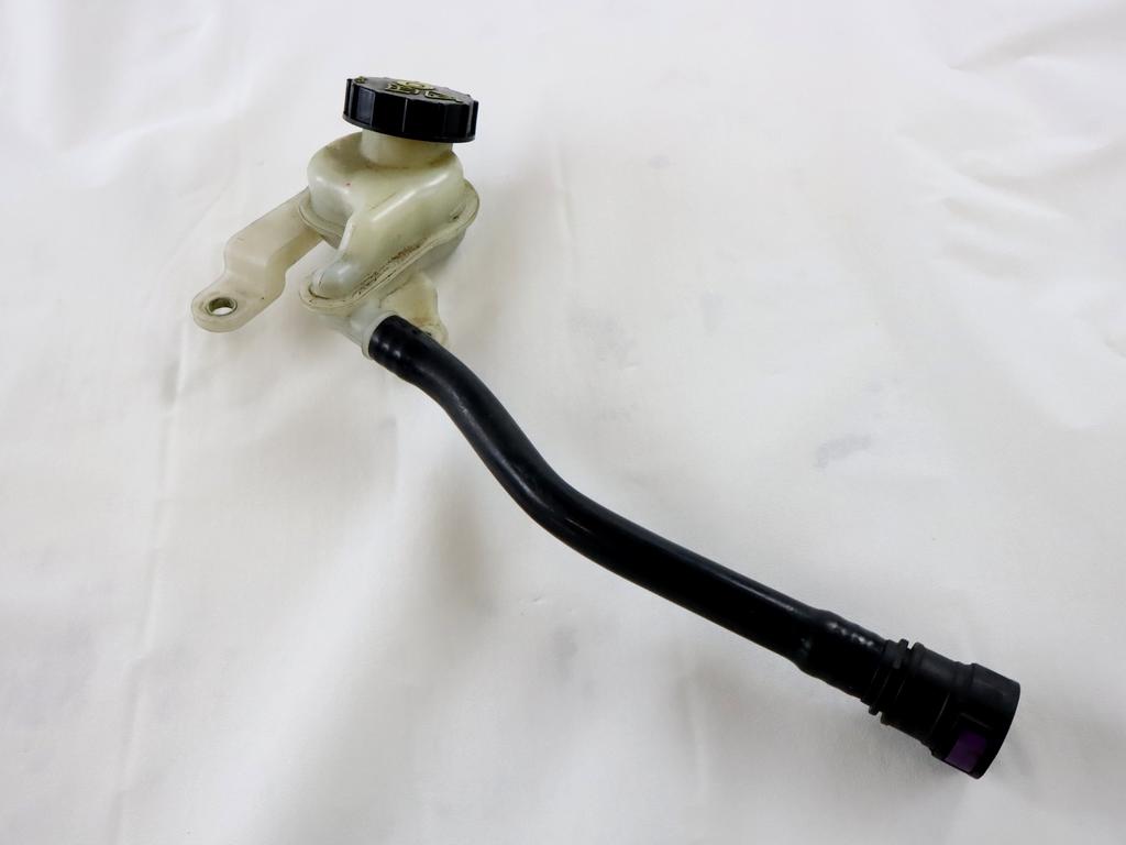 ZAVORNI CILINDER OEM N. 1822308 ORIGINAL REZERVNI DEL FORD FIESTA CB1 CNN MK6 (09/2008 - 11/2012) BENZINA LETNIK 2011