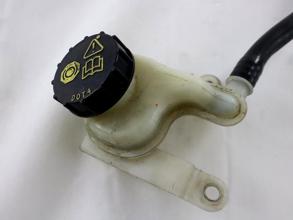 ZAVORNI CILINDER OEM N. 1822308 ORIGINAL REZERVNI DEL FORD FIESTA CB1 CNN MK6 (09/2008 - 11/2012) BENZINA LETNIK 2011