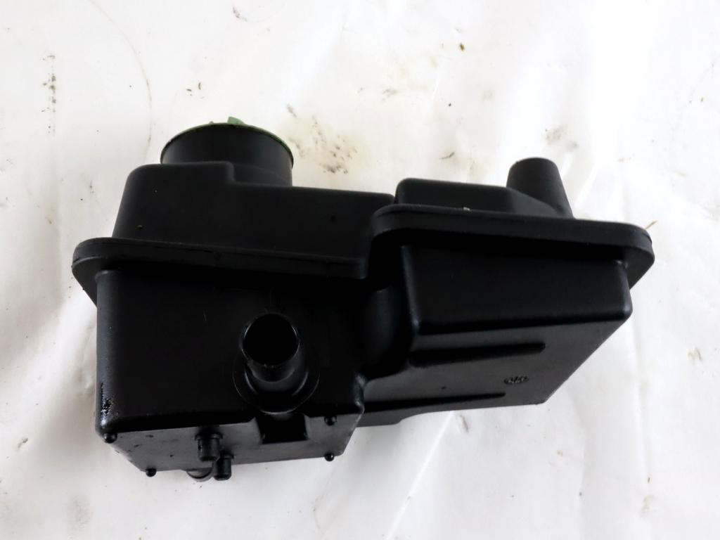 REZERVOAR CRPALKA  SERVO VOLAN OEM N. 6N0422371D ORIGINAL REZERVNI DEL VOLKSWAGEN POLO 6N2 (10/1999 - 04/2002)DIESEL LETNIK 2000