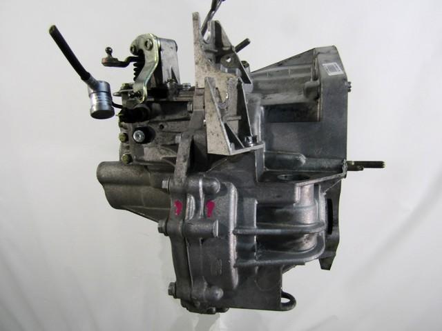 ROCNI MENJALNIK OEM N. 8200370824 01 CAMBIO MECCANICO ORIGINAL REZERVNI DEL RENAULT SCENIC/GRAND SCENIC JM0/1 MK2 (2003 - 2009) DIESEL LETNIK 2005