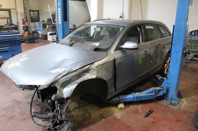 AUDI A4 B8 SW 2.0 D 105KW AUT 5P (2010) RICAMBIO USATO 