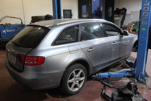 AUDI A4 B8 SW 2.0 D 105KW AUT 5P (2010) RICAMBIO USATO 