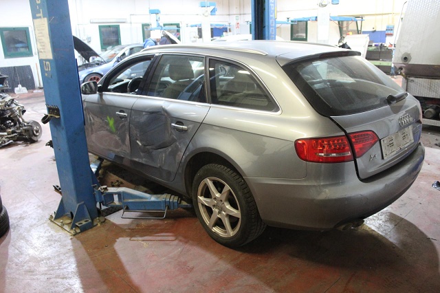 AUDI A4 B8 SW 2.0 D 105KW AUT 5P (2010) RICAMBIO USATO 