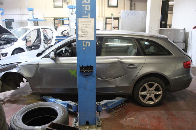 AUDI A4 B8 SW 2.0 D 105KW AUT 5P (2010) RICAMBIO USATO 