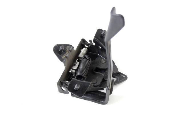 ZAKLEP POKROVA MOTORJA  OEM N. 811301K000 ORIGINAL REZERVNI DEL HYUNDAI IX20 JC (DAL 2010)BENZINA LETNIK 2012