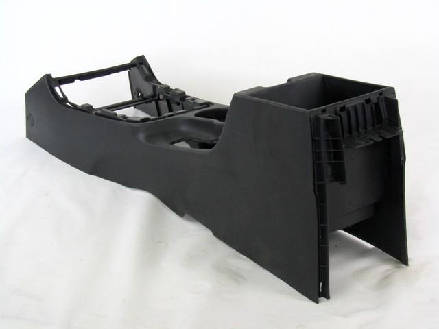 PLASTIKA MED SEDEZI BREZ NASLONJALA ROK OEM N. 84671-2R000 ORIGINAL REZERVNI DEL HYUNDAI I30 FD MK1 (2007 - 2011)BENZINA/GPL LETNIK 2009