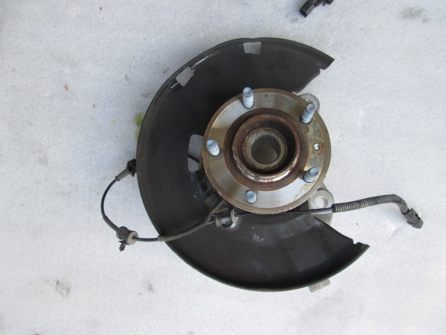 LEVI VRTLJIVI LEZAJ / PESTO KOLESA Z LEZAJEM SPREDAJ OEM N. 13502829 ORIGINAL REZERVNI DEL OPEL ASTRA J P10 5P/3P/SW (2010 - 2015) DIESEL LETNIK 2010