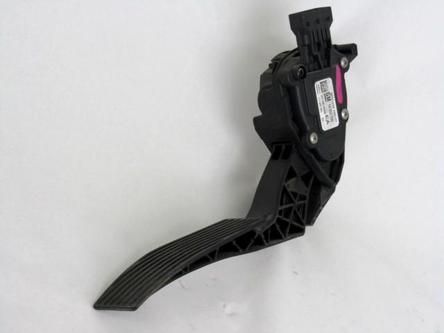 PEDALI OEM N. 13252702 ORIGINAL REZERVNI DEL OPEL ASTRA J P10 5P/3P/SW (2010 - 2015) DIESEL LETNIK 2010