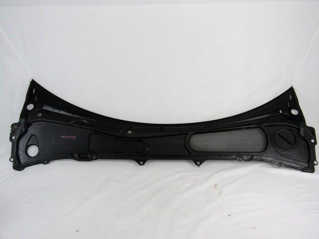 RE?ETKA POD VETROBRANSKIM STEKLOM OEM N. 31402275 ORIGINAL REZERVNI DEL VOLVO V90 MK2 (DAL 2016)DIESEL LETNIK 2016