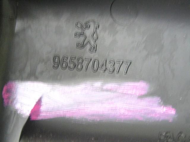 ZADNJI PRIKLJUCEK TUNELA  OEM N. 9658704377 ORIGINAL REZERVNI DEL PEUGEOT 308 4A 4B 4C 4E 4H MK1 BER/SW/CC (2007 - 2013) DIESEL LETNIK 2009
