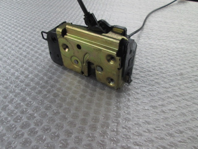 CENTRALNO ZAKLEPANJE ZADNJIH DESNIH VRAT OEM N. 8200028427 ORIGINAL REZERVNI DEL RENAULT MEGANE MK2 BM0/1 CM0/1 EM0/1 KM0/1 LM0/1 BER/GRANDTOUR  (10/2002 - 02/2006) DIESEL LETNIK 2004
