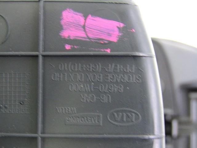 SREDINSKA KONZOLA OEM N. 84670-JW000 ORIGINAL REZERVNI DEL KIA RIO UB MK3 (2011 - 2017)BENZINA LETNIK 2016