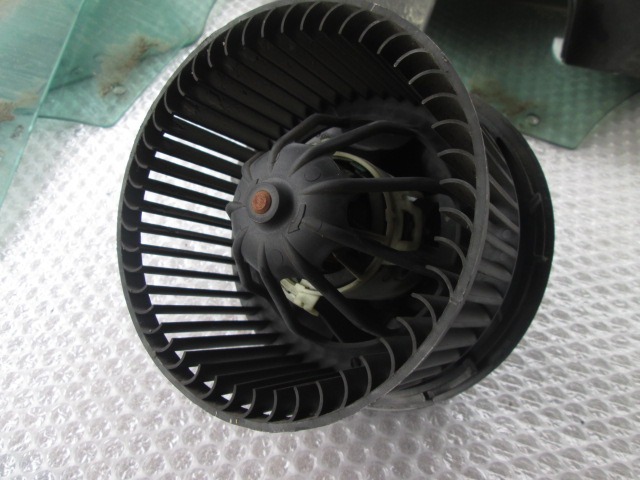 VENTILATOR  KABINE  OEM N. 7701056964 ORIGINAL REZERVNI DEL RENAULT MEGANE MK2 BM0/1 CM0/1 EM0/1 KM0/1 LM0/1 BER/GRANDTOUR  (10/2002 - 02/2006) DIESEL LETNIK 2004