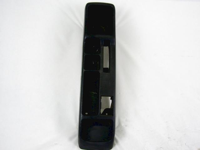 PLASTIKA MED SEDEZI BREZ NASLONJALA ROK OEM N. 58911-13060 ORIGINAL REZERVNI DEL TOYOTA COROLLA VERSO E12 (2001 - 2004) DIESEL LETNIK 2002
