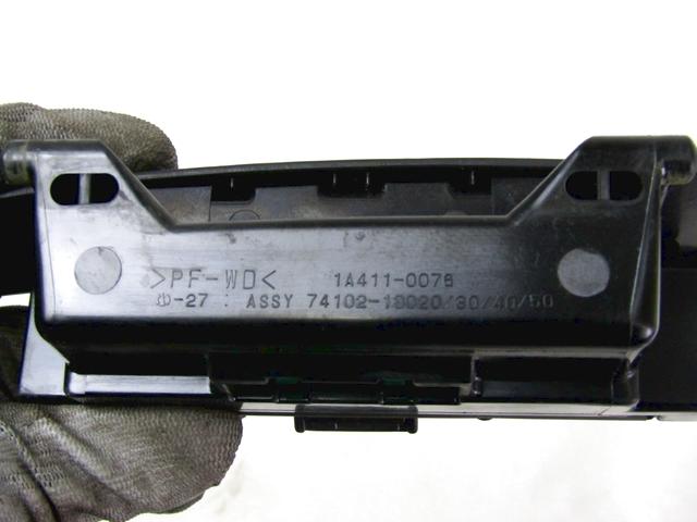 PEPELNIK / DRZALA ZA PIJACO OEM N. 74102-13020 ORIGINAL REZERVNI DEL TOYOTA COROLLA VERSO E12 (2001 - 2004) DIESEL LETNIK 2002