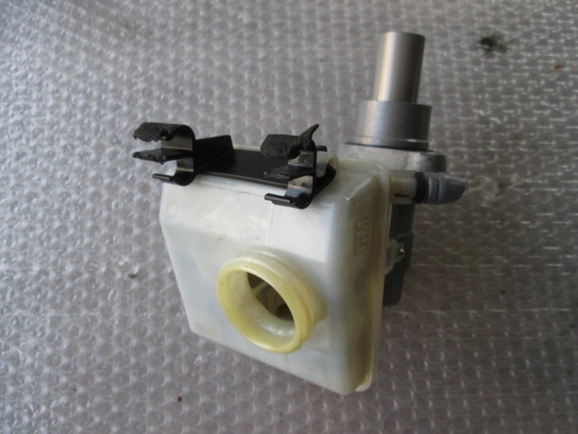 ZAVORNI CILINDER OEM N. X056U8 ORIGINAL REZERVNI DEL OPEL ZAFIRA B A05 M75 R (04/2008 - 2011) DIESEL LETNIK 2008