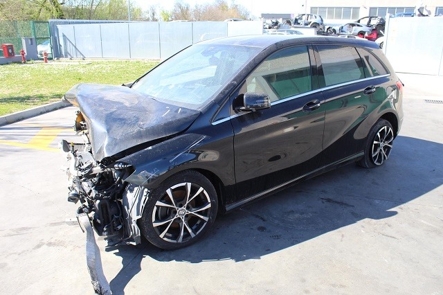 MERCEDES CLASSE B 180 W246 1.6 B 90KW 6M 5P (2013) RICAMBIO USATO 