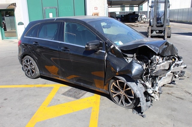 MERCEDES CLASSE B 180 W246 1.6 B 90KW 6M 5P (2013) RICAMBIO USATO 