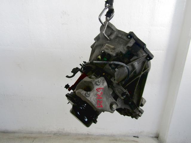 ROCNI MENJALNIK OEM N. 8A6R-7002-CA CAMBIO MECCANICO ORIGINAL REZERVNI DEL FORD FIESTA CB1 CNN MK6 (09/2008 - 11/2012) BENZINA LETNIK 2009