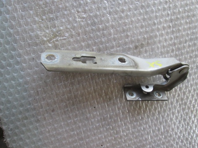 PANTI POKROVA MOTORJA OEM N. 8E0823301E ORIGINAL REZERVNI DEL AUDI A4 B6 8E2 8E5 BER/SW (2001 - 2005) DIESEL LETNIK 2002