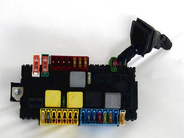 VAROVALKE/RELE' OEM N. A2469060093 ORIGINAL REZERVNI DEL MERCEDES CLASSE B W246 (2011 - 2018)BENZINA LETNIK 2013
