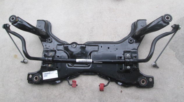SPREDNJA OS/NOSILEC MOTORJA OEM N. 31317517 ORIGINAL REZERVNI DEL VOLVO C30 533 (2006 - 2012)DIESEL LETNIK 2008