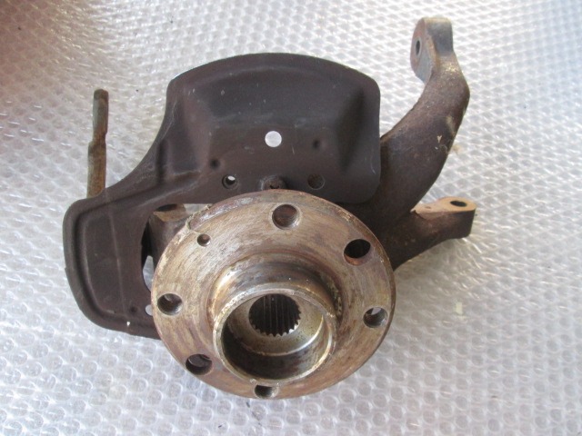 VRTLJIVI LEZAJ DESNO / PESTO KOLESA Z LEZAJEM SPREDAJ OEM N. 90498610 ORIGINAL REZERVNI DEL OPEL CORSA B S93 (1993 - 09/2000) BENZINA LETNIK 1995