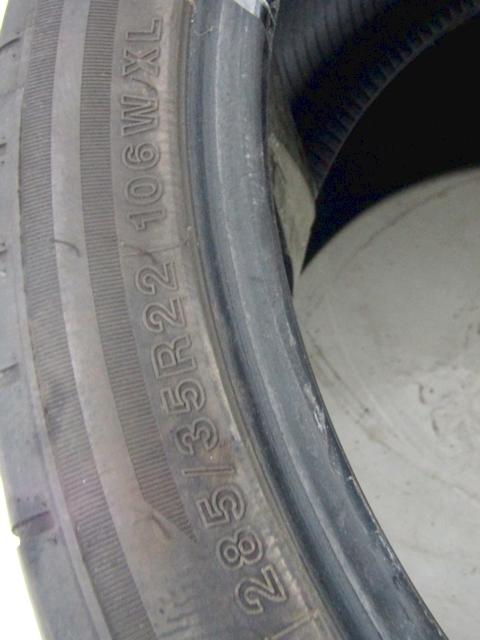 4 LETNE PNEVMATIKE OEM N. 285/35 R22 ORIGINAL REZERVNI DEL 28522 LETNIK 2018