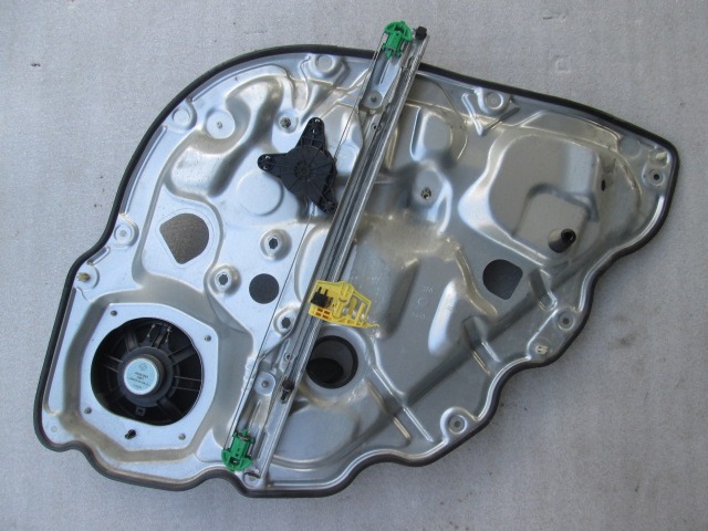 MEHANIZEM ZA ZADNJA VRATA  OEM N. 517585570 ORIGINAL REZERVNI DEL LANCIA MUSA 350 (2004 - 2007) DIESEL LETNIK 2005