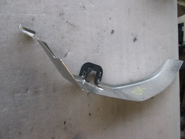 ZUNANJI PROFILI IN LETVE OEM N. A2307280421 ORIGINAL REZERVNI DEL MERCEDES CLASSE SL R230 (2001 - 2008) BENZINA LETNIK 2001