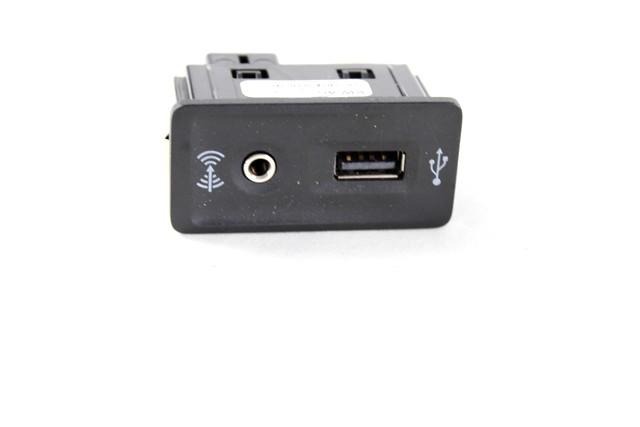 USB / AUX OEM N. 5G0035222C ORIGINAL REZERVNI DEL VOLKSWAGEN GOLF SPORTSVAN AM1 (2014 - 2017)DIESEL LETNIK 2015