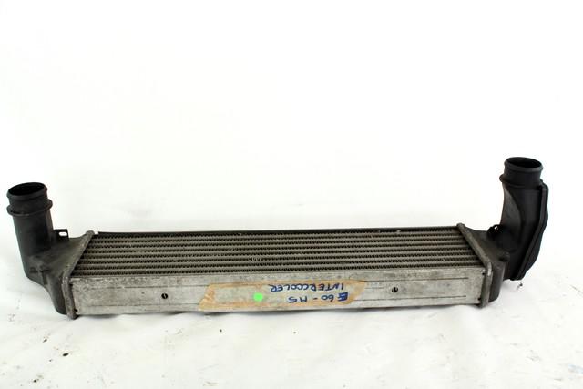 HLADILNIK INTERCOOLER OEM N. 2246795 ORIGINAL REZERVNI DEL BMW SERIE 3 E46 BER/SW/COUPE/CABRIO (1998 - 2002) DIESEL LETNIK 2001