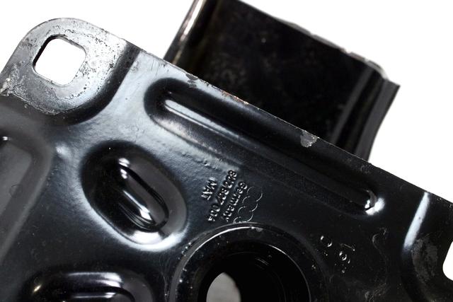 TRAVERZA ZADNJEGA ODBIJACA  OEM N. 8U0807309D ORIGINAL REZERVNI DEL AUDI Q3 8U (2011 - 2014)DIESEL LETNIK 2012