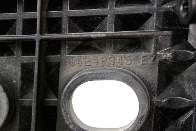 DRUGI ZUNANJI DODATKI OEM N. 504242345 ORIGINAL REZERVNI DEL IVECO STRALIS MK1 (2002 - 2007)DIESEL LETNIK 2002