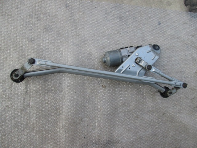 MOTORCEK PREDNJIH BRISALCEV OEM N. 390241544 ORIGINAL REZERVNI DEL DACIA SANDERO MK1 (2008 - 2012) BENZINA/GPL LETNIK 2008