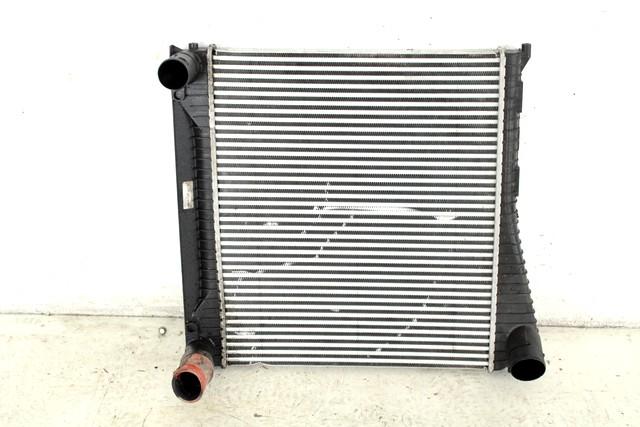 HLADILNIK INTERCOOLER OEM N. LR015603 ORIGINAL REZERVNI DEL LAND ROVER RANGE ROVER SPORT L320 MK1 R (2010 -2013)DIESEL LETNIK 2010