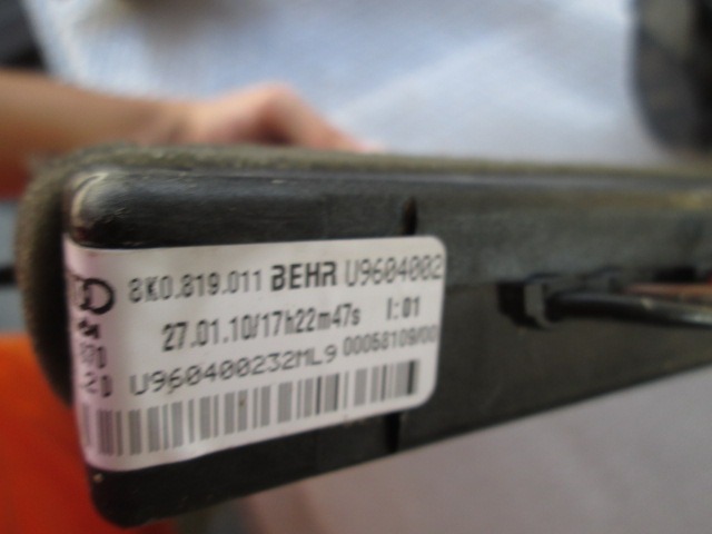 HLADILNIK ZA GRETJE OEM N. 8K0819011B ORIGINAL REZERVNI DEL AUDI Q5 8R B8 (10/2008 - 06/2012) DIESEL LETNIK 2010