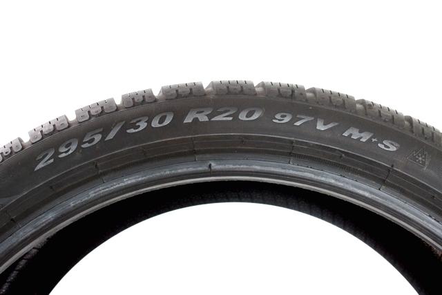 2 ZIMSKE PNEVMATIKE OEM N. 295/30 R20 ORIGINAL REZERVNI DEL 29520 LETNIK 2016