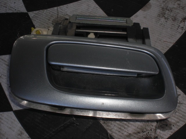 NOTRANJA KLJUKA  OEM N. 138146 ORIGINAL REZERVNI DEL OPEL ZAFIRA A T98 (1999 - 2005) DIESEL LETNIK 2005