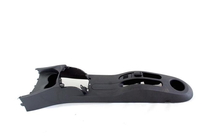 PLASTIKA MED SEDEZI BREZ NASLONJALA ROK OEM N. 8200838143 ORIGINAL REZERVNI DEL RENAULT CLIO BR0//1 CR0/1 KR0/1 MK3 R (05/2009 - 2013) DIESEL LETNIK 2012
