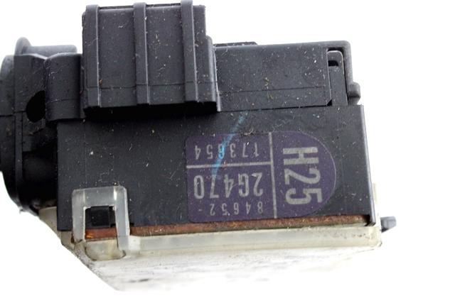 OBVOLANSKO STIKALO OEM N. 846522G470 ORIGINAL REZERVNI DEL TOYOTA AVENSIS VERSO M2 (2001 - 2004) DIESEL LETNIK 2002