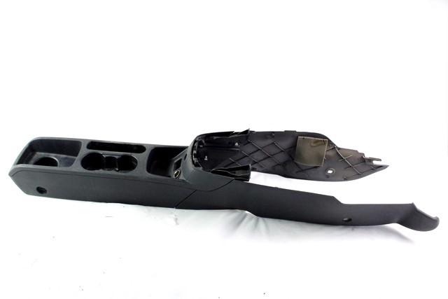 PLASTIKA MED SEDEZI BREZ NASLONJALA ROK OEM N. 1770737 ORIGINAL REZERVNI DEL FORD FIESTA CB1 CNN MK6 (09/2008 - 11/2012) BENZINA/GPL LETNIK 2010