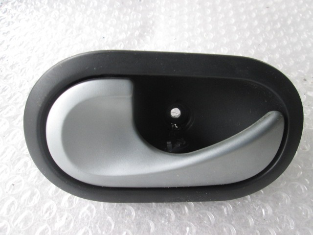 NOTRANJA KLJUKA  OEM N. 8201053833 ORIGINAL REZERVNI DEL RENAULT CLIO BR0//1 CR0/1 KR0/1 MK3 R (05/2009 - 2013) BENZINA LETNIK 2010