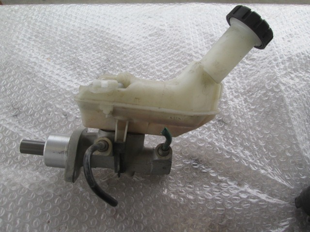 ZAVORNI CILINDER OEM N. 8200304083 ORIGINAL REZERVNI DEL RENAULT CLIO BR0//1 CR0/1 KR0/1 MK3 R (05/2009 - 2013) BENZINA LETNIK 2009