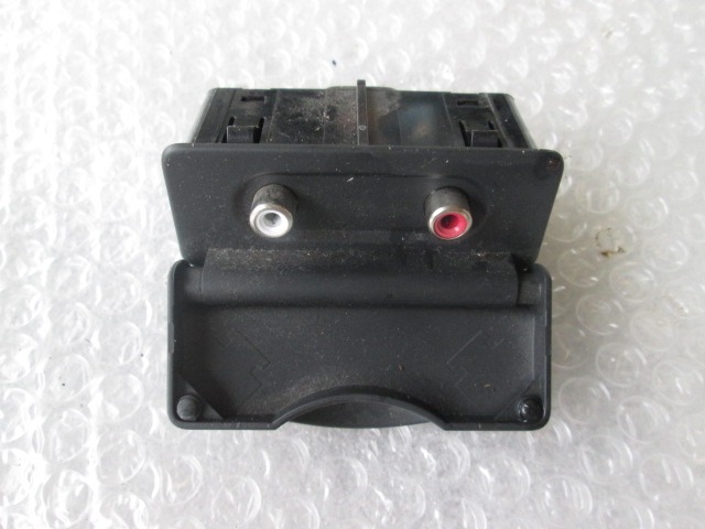 USB / AUX OEM N. 280230001RA ORIGINAL REZERVNI DEL RENAULT CLIO BR0//1 CR0/1 KR0/1 MK3 R (05/2009 - 2013) BENZINA LETNIK 2010