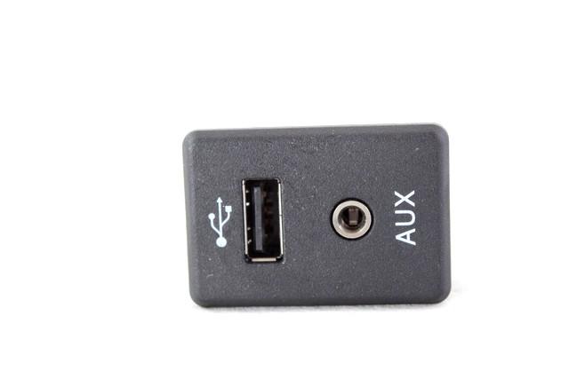 USB / AUX OEM N. 795405004 ORIGINAL REZERVNI DEL NISSAN QASHQAI J11 (2013 - 2021)DIESEL LETNIK 2016