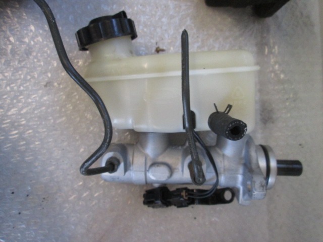 ZAVORNI CILINDER OEM N. 891203 ORIGINAL REZERVNI DEL KIA SORENTO JC MK1 (2002 - 2009) DIESEL LETNIK 2004