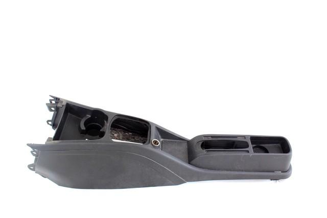 PLASTIKA MED SEDEZI BREZ NASLONJALA ROK OEM N. 735487375 ORIGINAL REZERVNI DEL FIAT PUNTO EVO 199 (2009 - 2012)  BENZINA LETNIK 2012